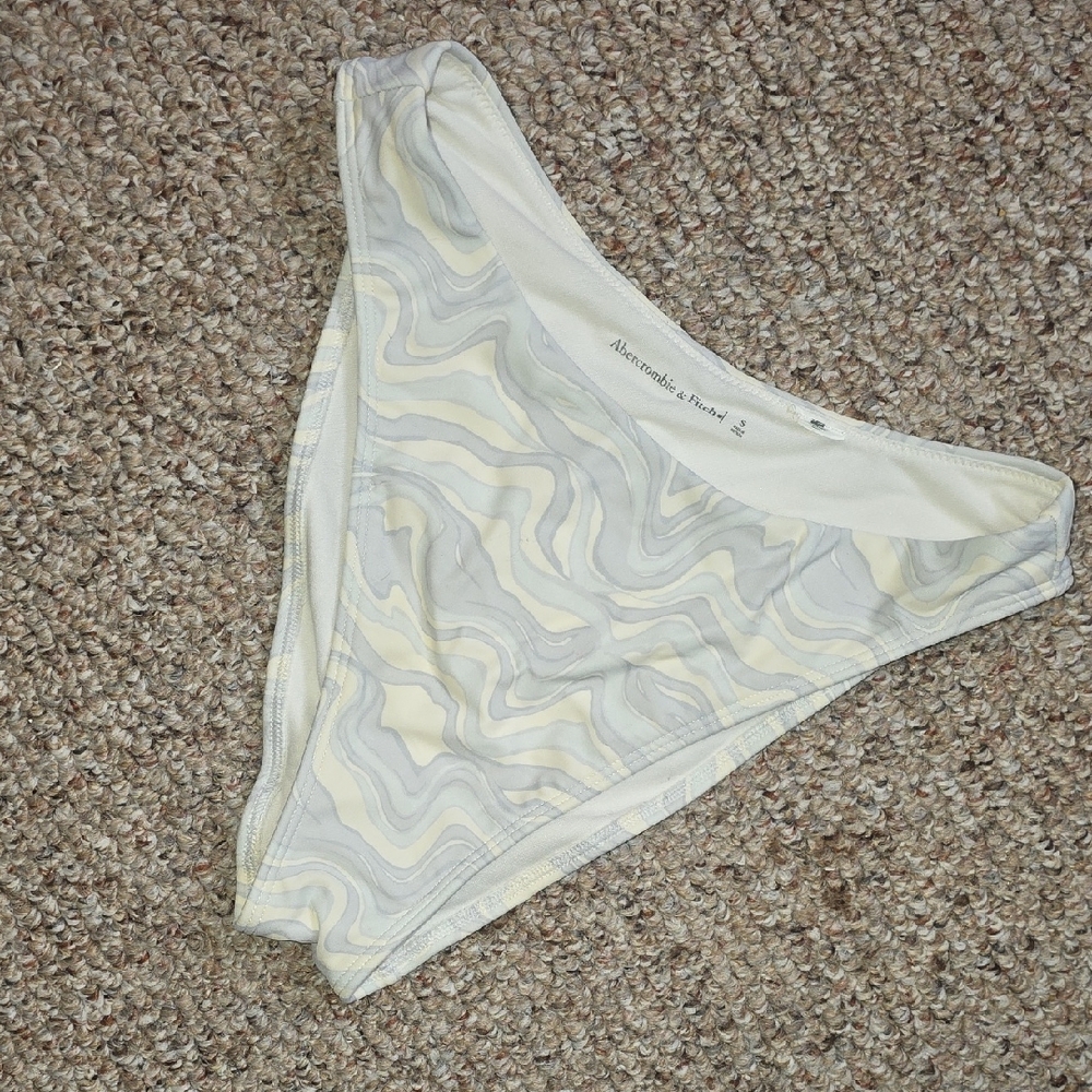 Abercrombie & Fitch Cream and Light Gray Swirl Mini Skirt